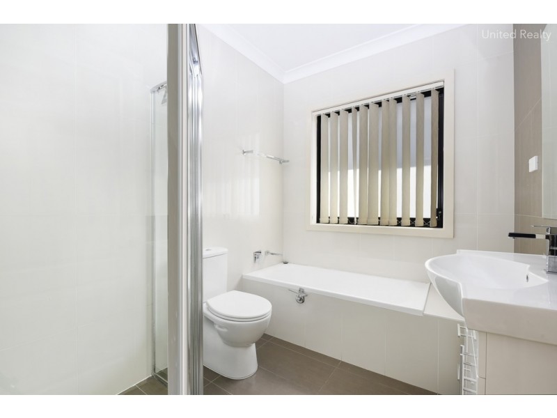 16 Redpa Close, West Hoxton NSW 2171