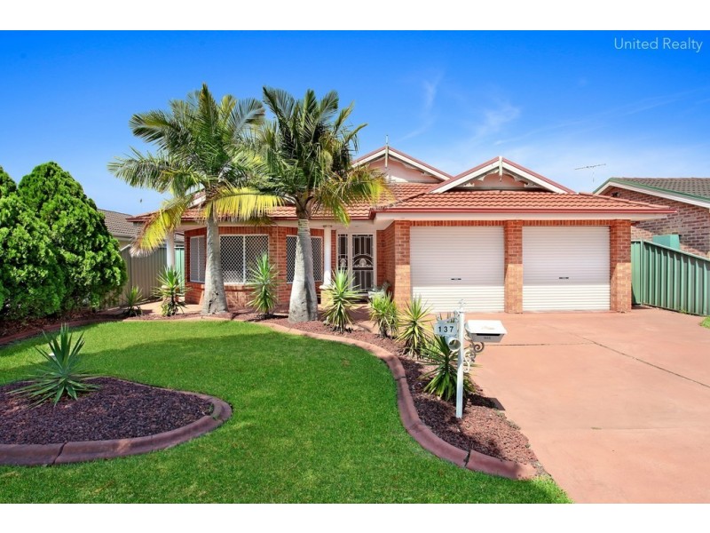 137 Pacific Palms Circuit, Hoxton Park NSW 2171