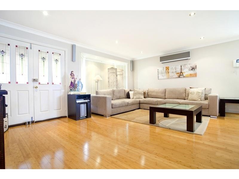 9 Gunnedah Road, Hoxton Park NSW 2171