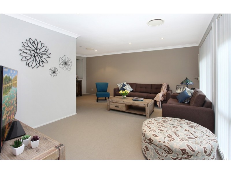 2 Cassia Close, Bossley Park NSW 2176