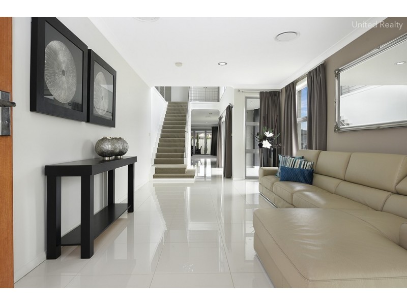 8 Fysh Avenue, Middleton Grange NSW 2171