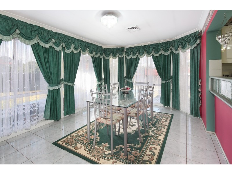 9 Whitsunday Circuit, Green Valley NSW 2168