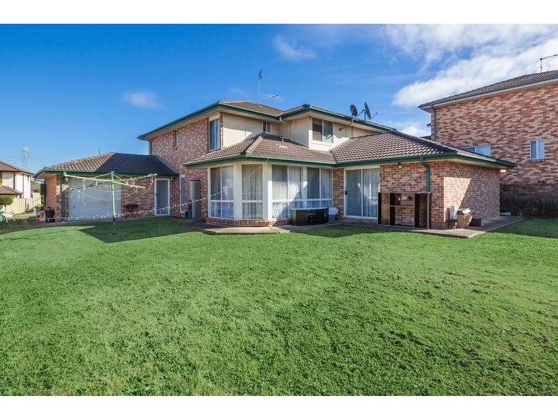 9 Whitsunday Circuit, Green Valley NSW 2168