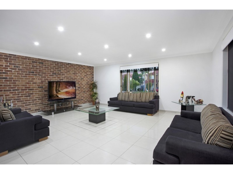 3B Dolphin Close, Green Valley NSW 2168