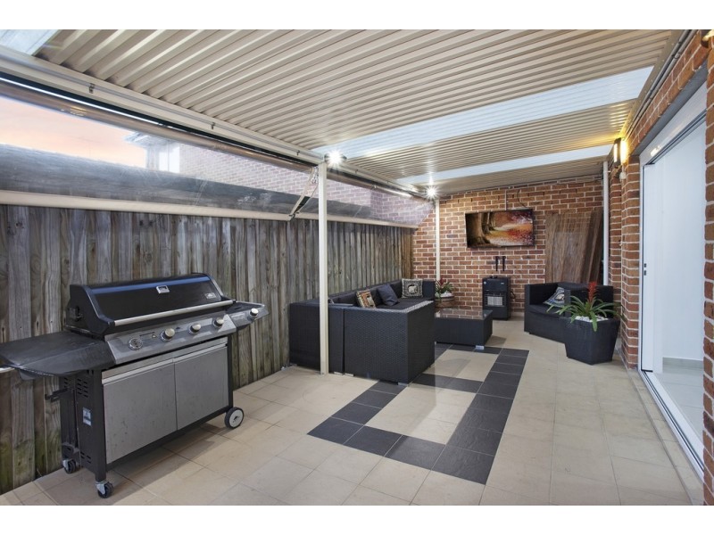 3B Dolphin Close, Green Valley NSW 2168