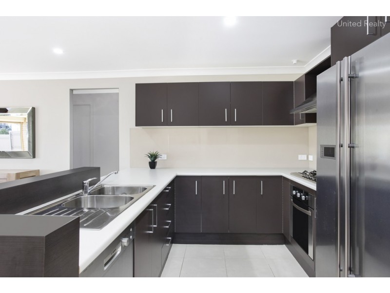 17 McIntyre Circuit, Middleton Grange NSW 2171