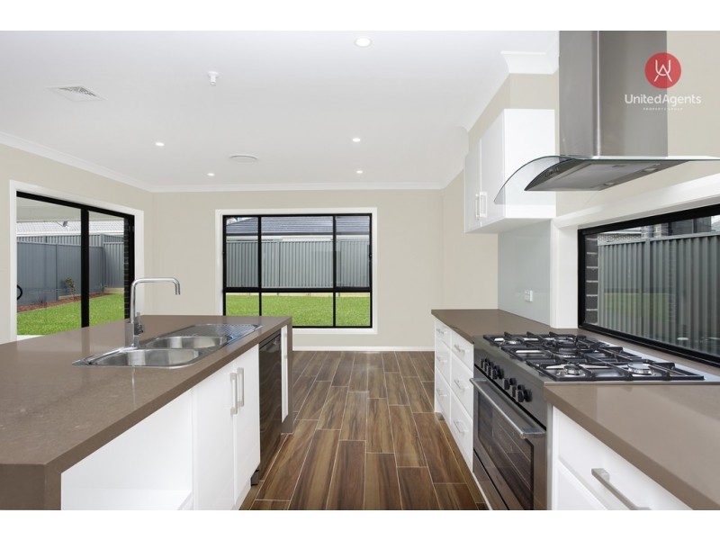 9 Leopold Street, Denham Court NSW 2565