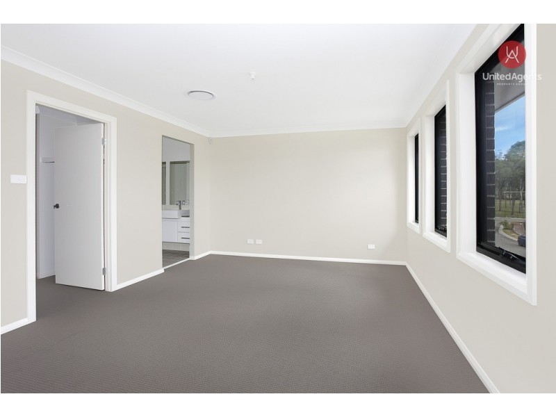 9 Leopold Street, Denham Court NSW 2565