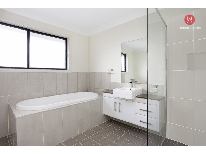 9 Leopold Street, Denham Court NSW 2565