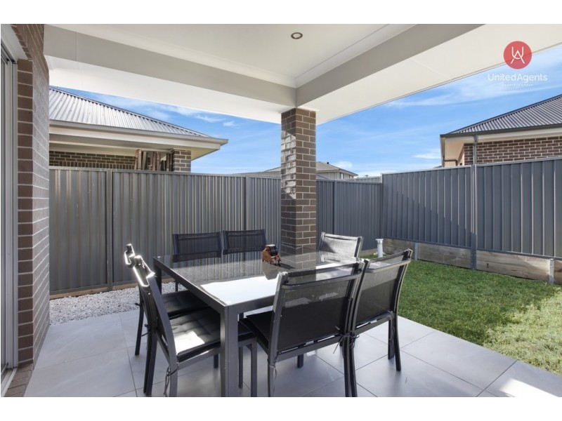 43 Grantham Crescent, Denham Court NSW 2565