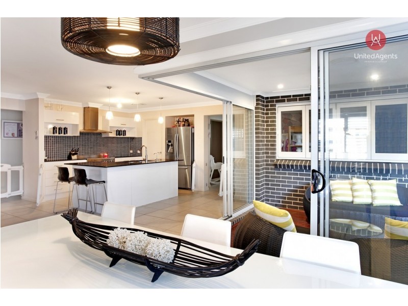 25 Graziers Way, Carnes Hill NSW 2171