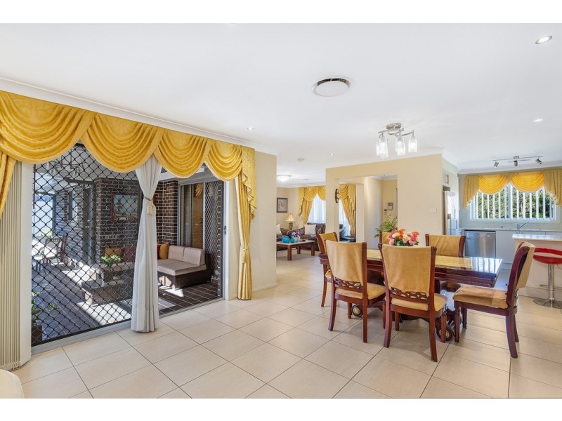 1 Broadbent Avenue, Middleton Grange NSW 2171