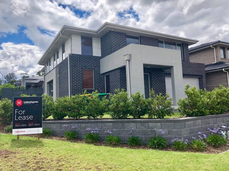 2 Globe Street, Middleton Grange NSW 2171