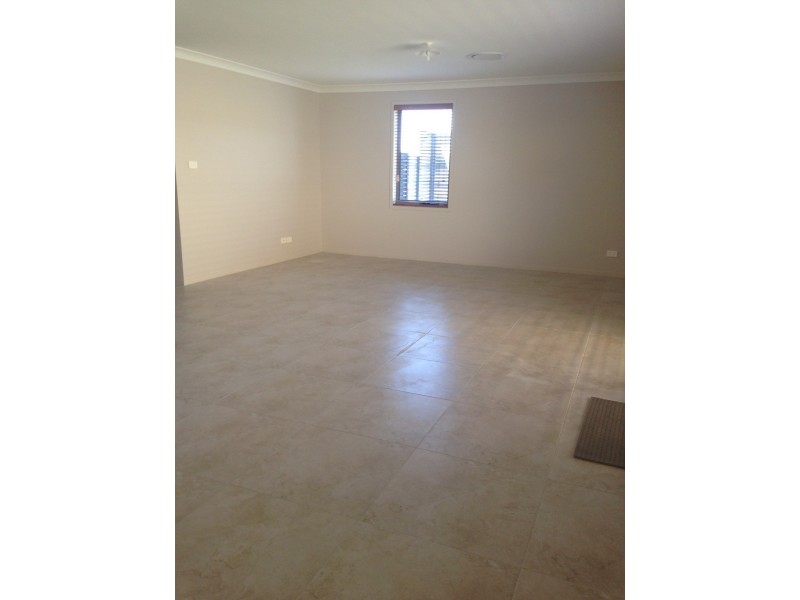 2 Globe Street, Middleton Grange NSW 2171