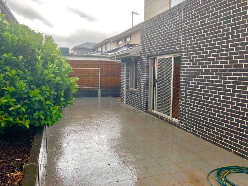 2 Globe Street, Middleton Grange NSW 2171