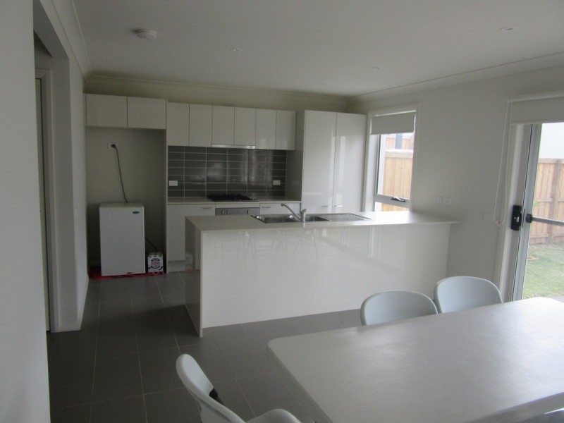 19 Three Bees Drive, Glenfield NSW 2167