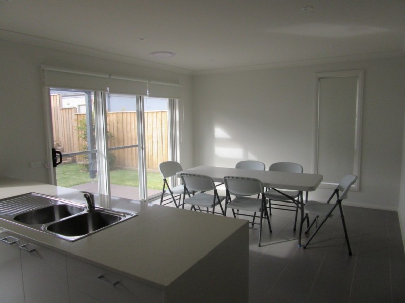 19 Three Bees Drive, Glenfield NSW 2167