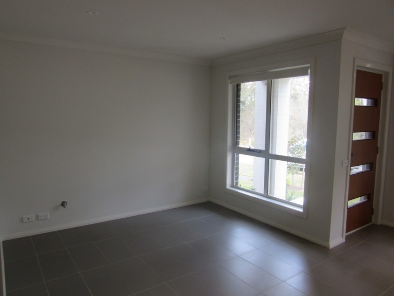 19 Three Bees Drive, Glenfield NSW 2167