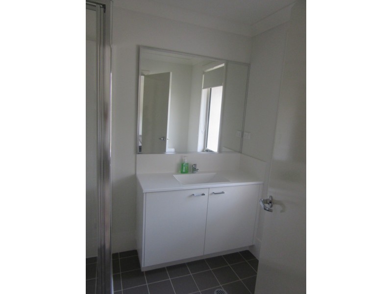 19 Three Bees Drive, Glenfield NSW 2167