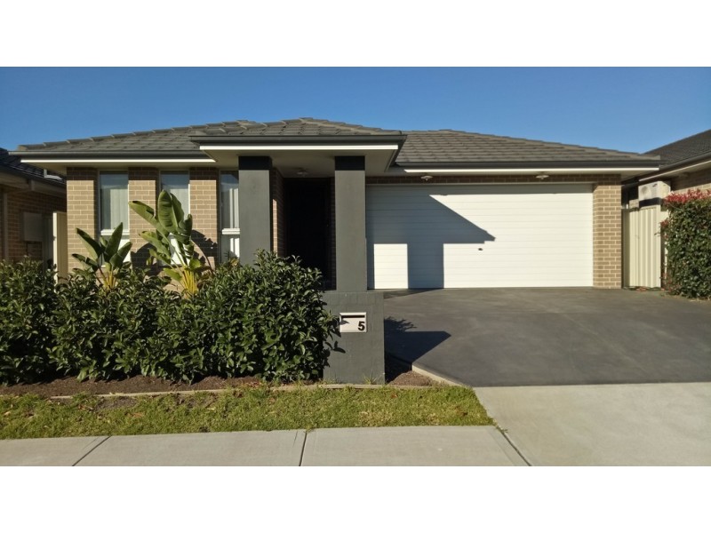 5 Follet Avenue, Middleton Grange NSW 2171