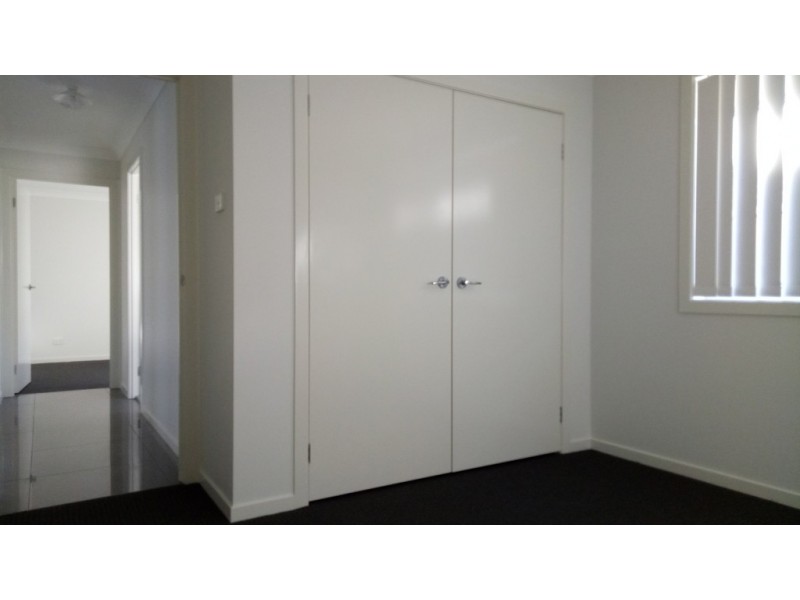 5 Follet Avenue, Middleton Grange NSW 2171