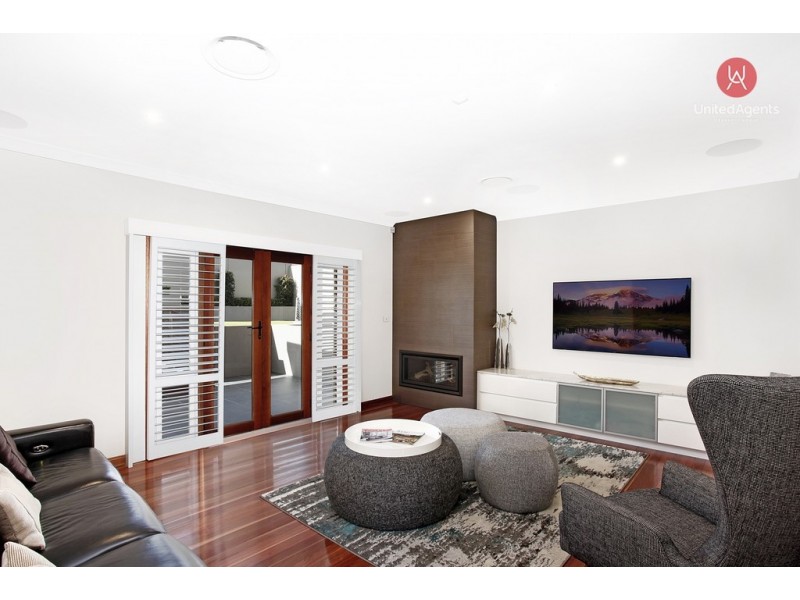 25 Harraden Drive, West Hoxton NSW 2171