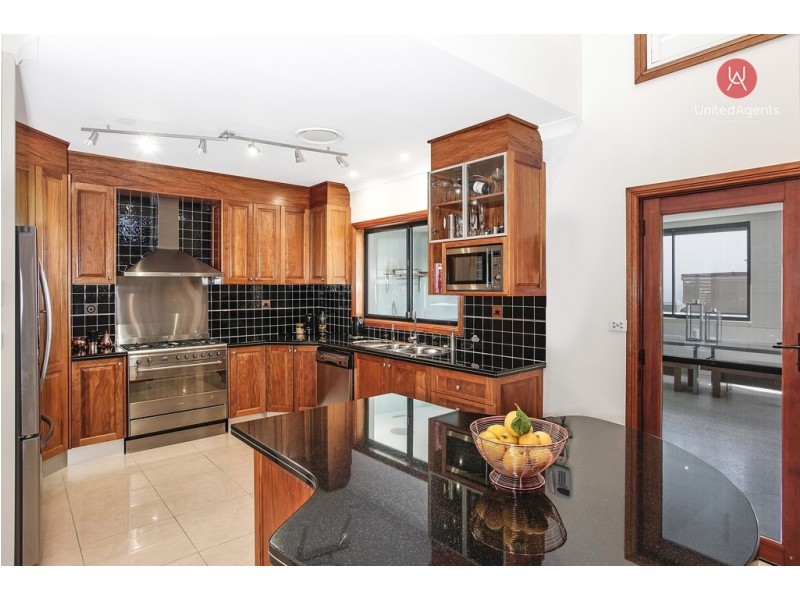 25 Harraden Drive, West Hoxton NSW 2171