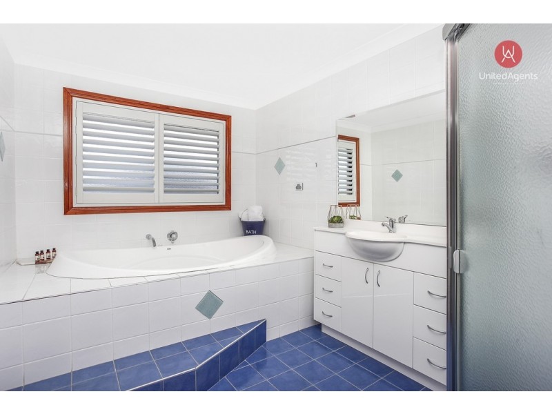 25 Harraden Drive, West Hoxton NSW 2171