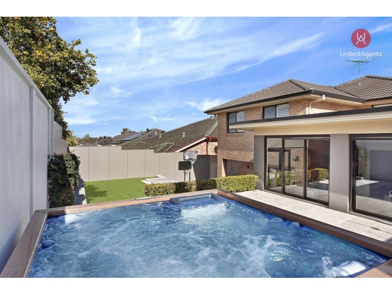 25 Harraden Drive, West Hoxton NSW 2171