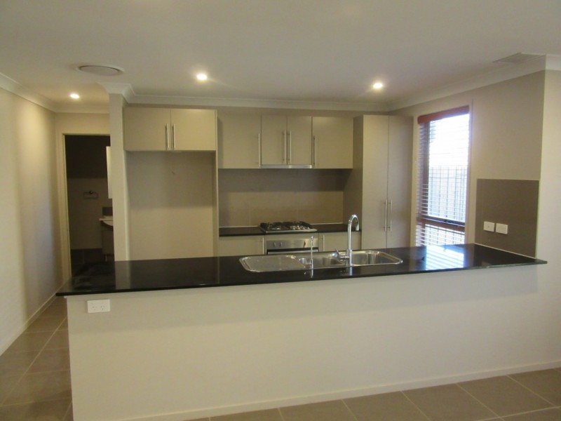 31 Hugh Terrace, Middleton Grange NSW 2171