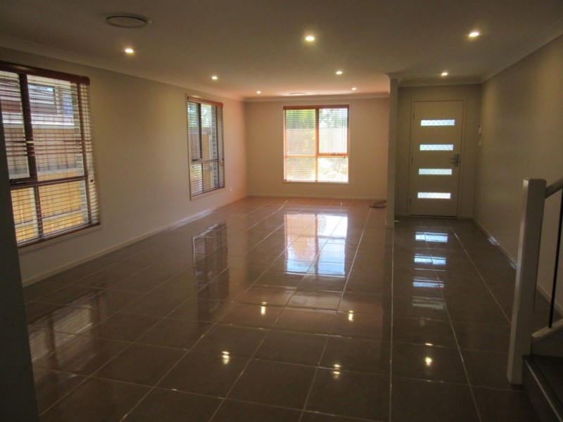 31 Hugh Terrace, Middleton Grange NSW 2171