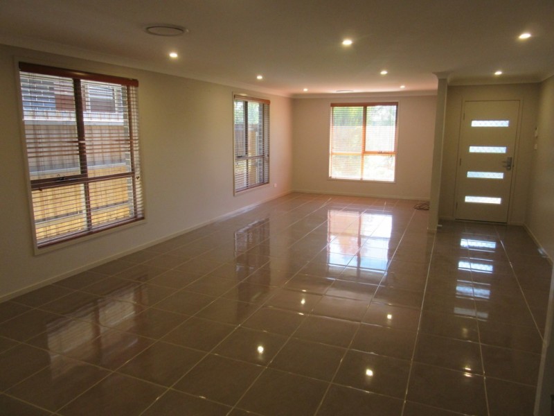 31 Hugh Terrace, Middleton Grange NSW 2171