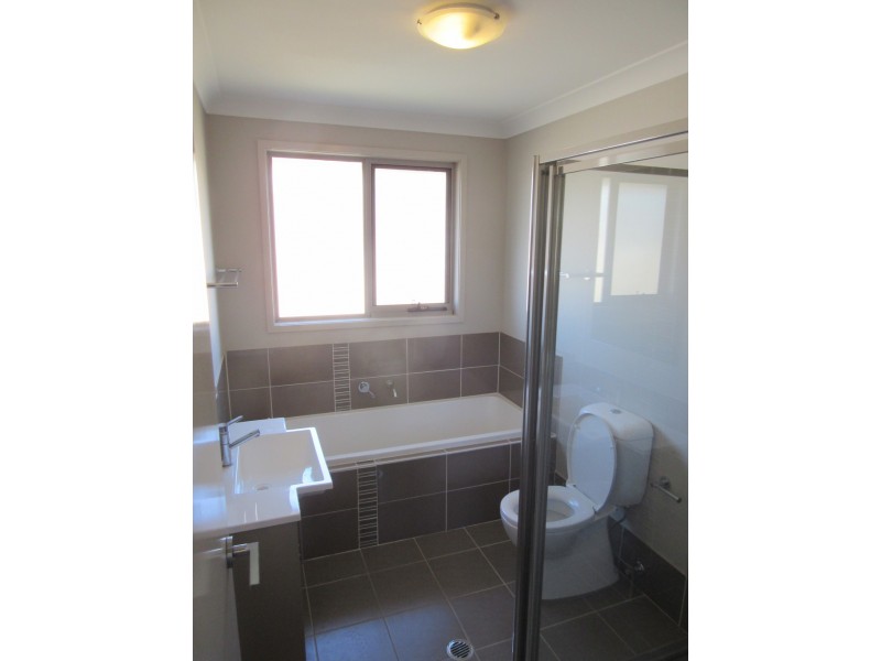 31 Hugh Terrace, Middleton Grange NSW 2171