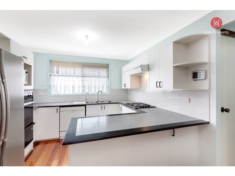 102 Falcon Circuit, Green Valley NSW 2168