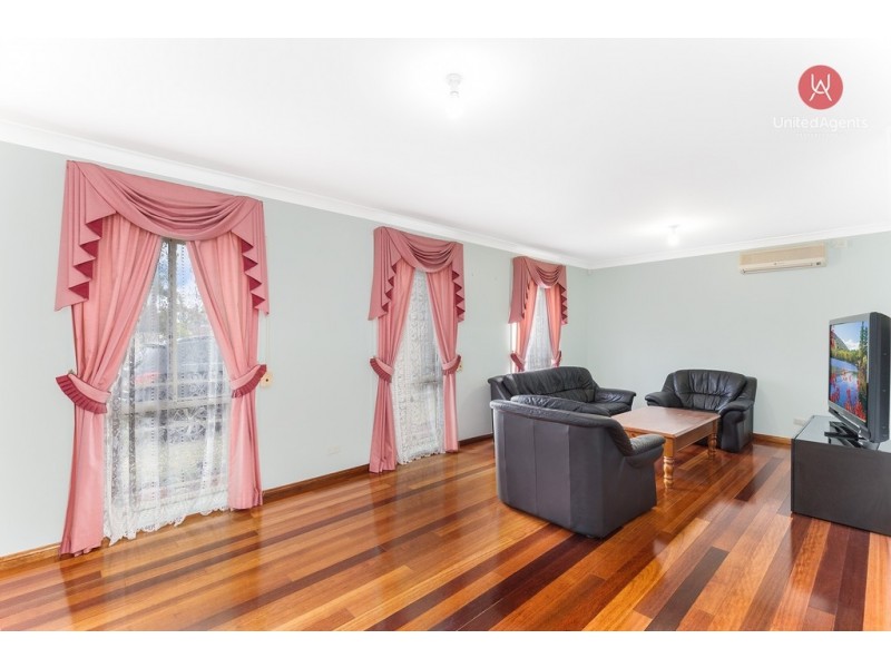 102 Falcon Circuit, Green Valley NSW 2168