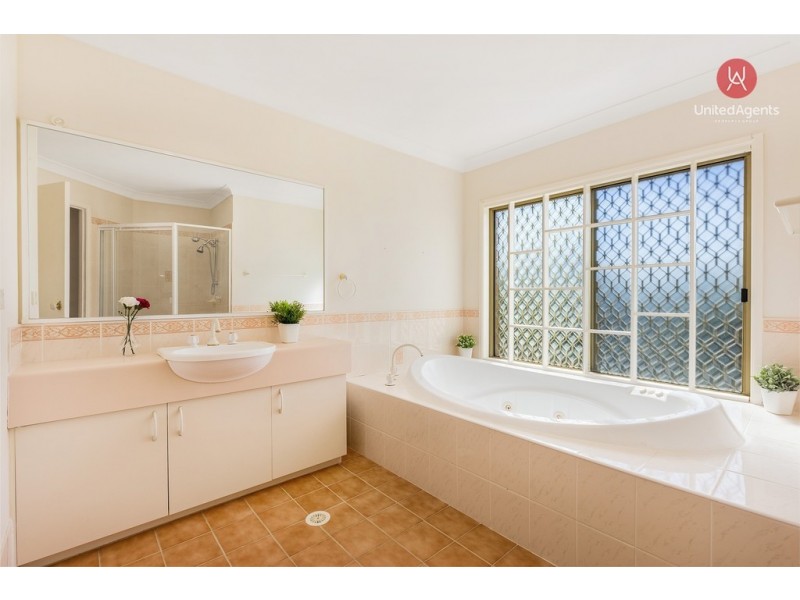 16 Bridport Close, West Hoxton NSW 2171