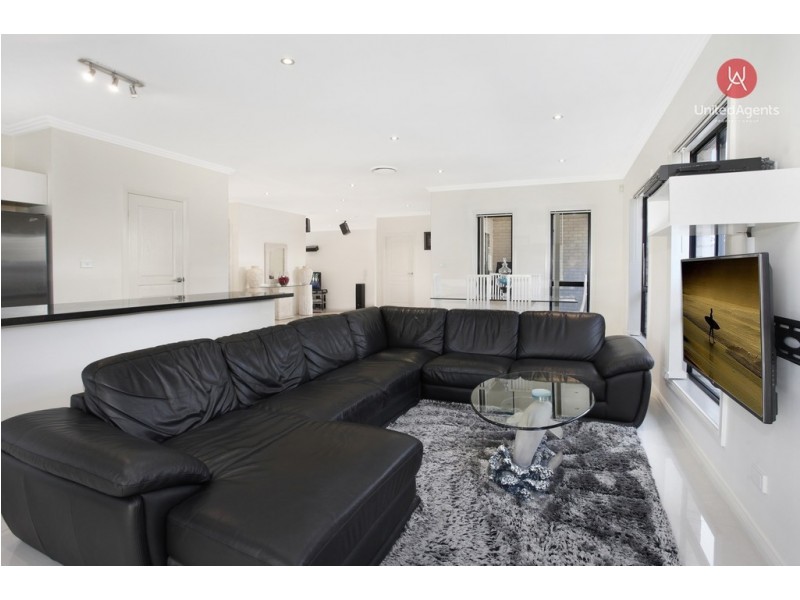 6 Laurieton Road, Carnes Hill NSW 2171