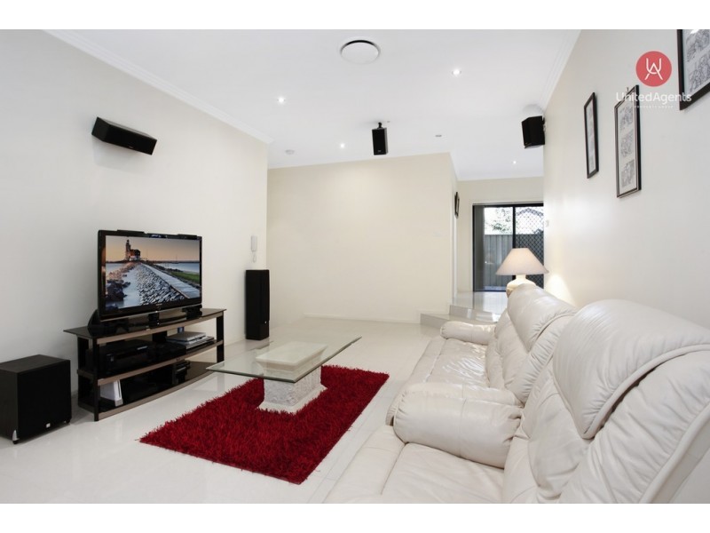 6 Laurieton Road, Carnes Hill NSW 2171