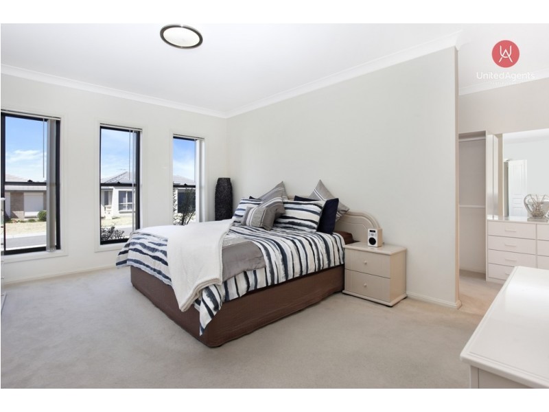 6 Laurieton Road, Carnes Hill NSW 2171