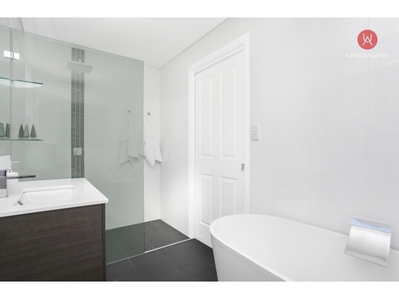 5 Saxon Place, Cecil Hills NSW 2171