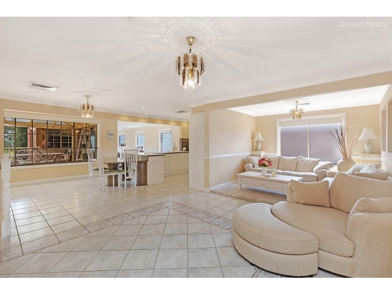 11 Mathew Place, West Hoxton NSW 2171