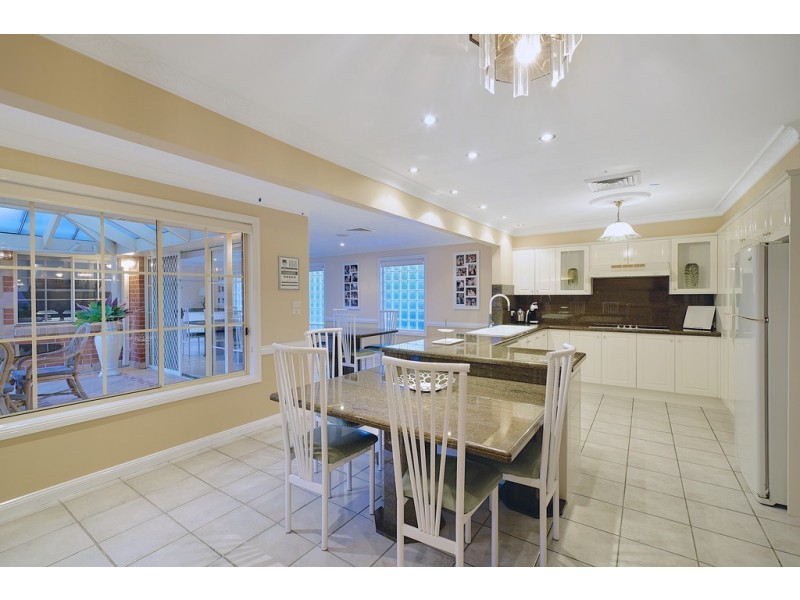 11 Mathew Place, West Hoxton NSW 2171