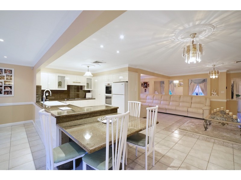 11 Mathew Place, West Hoxton NSW 2171