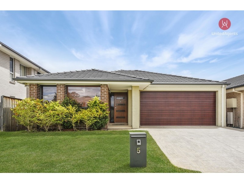 5 Corsair Avenue, Middleton Grange NSW 2171