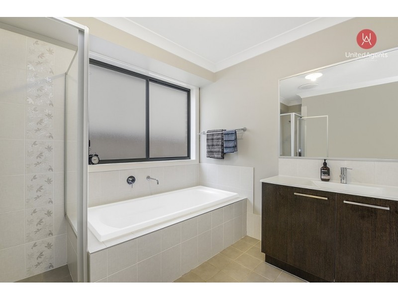 5 Corsair Avenue, Middleton Grange NSW 2171