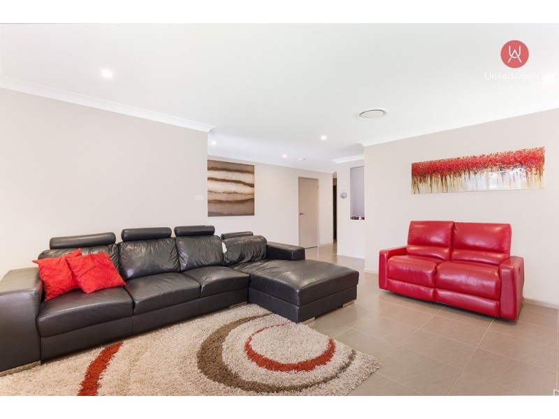 21 Hugh Terrace, Middleton Grange NSW 2171