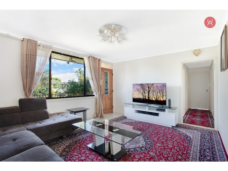 11 Gabo Crescent, Sadleir NSW 2168