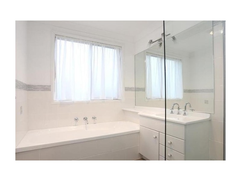 8 Gungarlin Drive, Horningsea Park NSW 2171