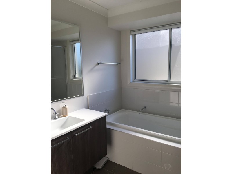 185 Middleton Drive, Middleton Grange NSW 2171