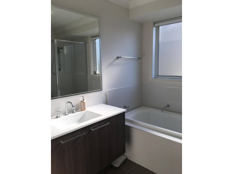 185 Middleton Drive, Middleton Grange NSW 2171